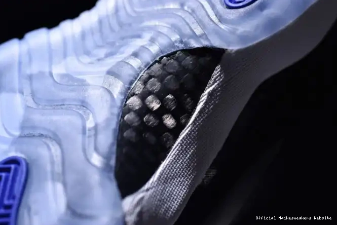 Official Maikesneakers 11 Release